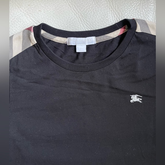 Burberry Black Long Sleeve T Shirt with Plaid Shoulder Patch (Unisex) Size 8Y - Picture 6 of 7